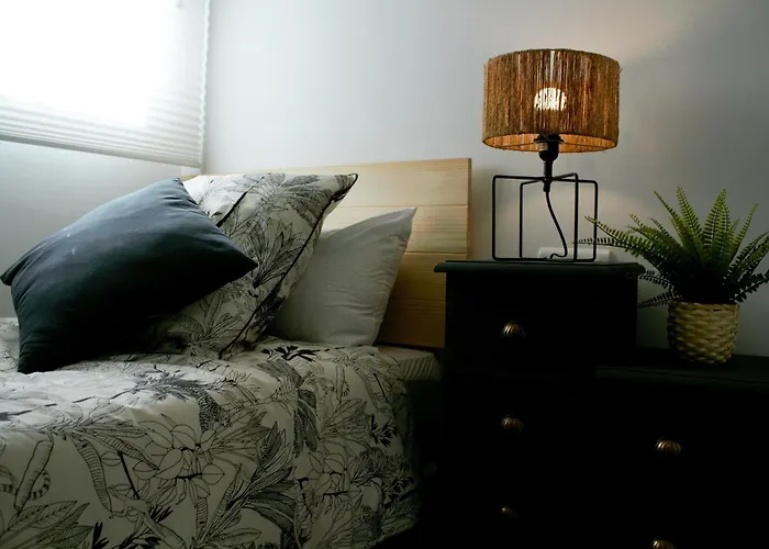 Lunaroom Center & Quiet Guesthouse